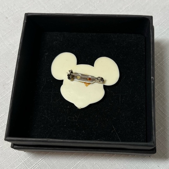Vintage Mickey Mouse Plastic Disney Pin 1970’s - Picture 2 of 2